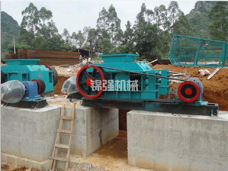 雙對輥式破碎機(jī),環(huán)保型對輥破碎機(jī)(圖2)